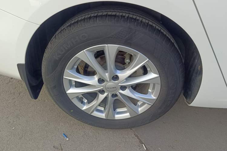 Used Roewe i5 2023 1.5L Manual Comfort Edition Right Rear Wheel Hub