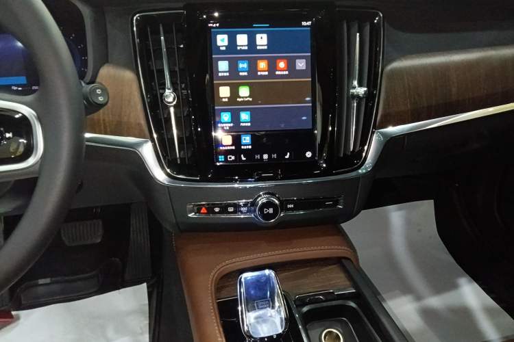 Used Volvo V90 2024 Cross Country B5 AWD Smart Range Edition
