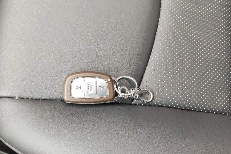 Used Hyundai Elantra (5th Generation / Langdong) 2015 1.6L Manual Leading Model Interior 1