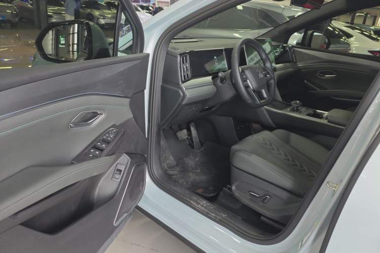 Used BYD Song L DM-i 2025 Intelligent Driving Version 160 km Beyond-Range Type Driver Seat