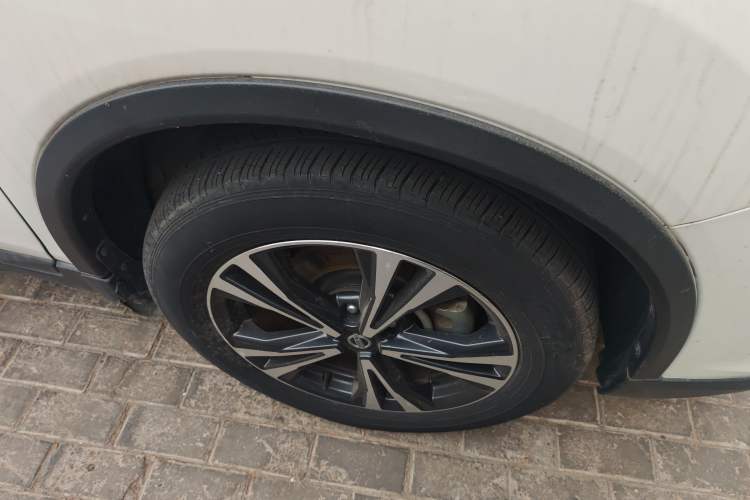 Used Nissan X-Trail 2017 2.5L CVT 7-Seater Leading Edition 4WD Right Front Wheel Hub