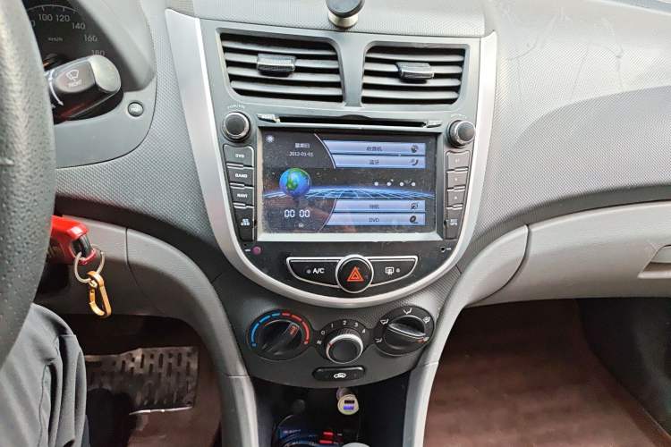 Used Hyundai Verna (older generation) 2014 1.4L Automatic Smart GLS Audio And AC Panel