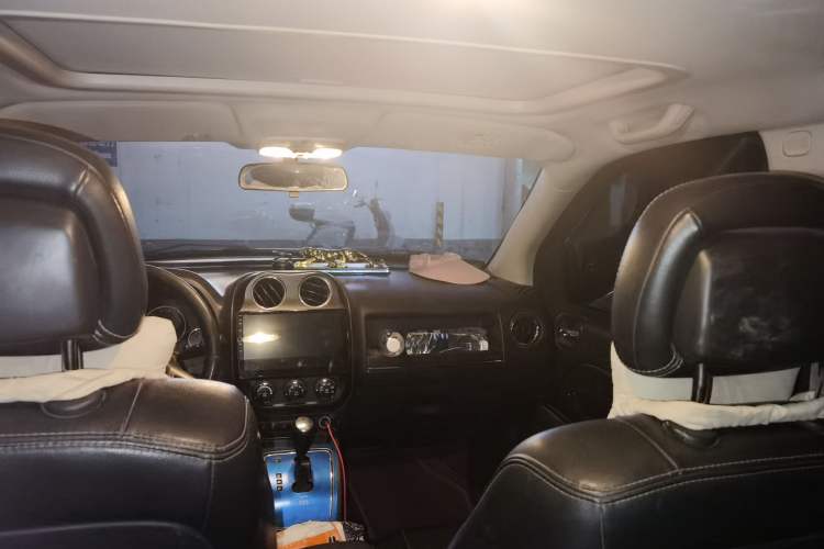 Used Jeep Compass 2013 2.4L four-wheel drive luxury version
