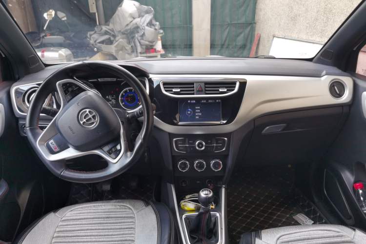 Used Brilliance V3 2015 1.5L Manual Elite Model Center Console