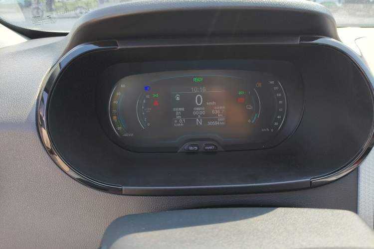 Used Chery QQ Little Ant 2022 Sweet Pink Edition Half-Sugar Version Lithium Iron Phosphate 29.2 kWh 30 kW 301 km
