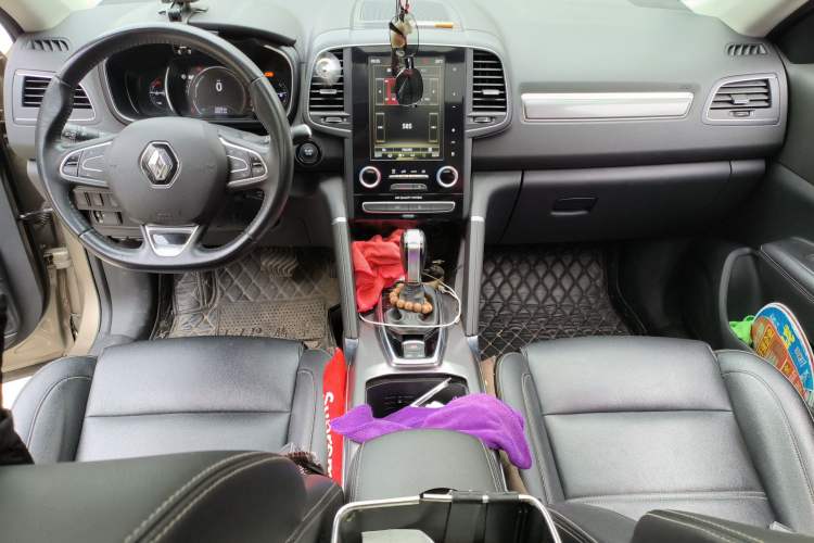 Used Renault Koleos 2018 2.0L Two-Wheel-Drive Luxury Edition Center Console