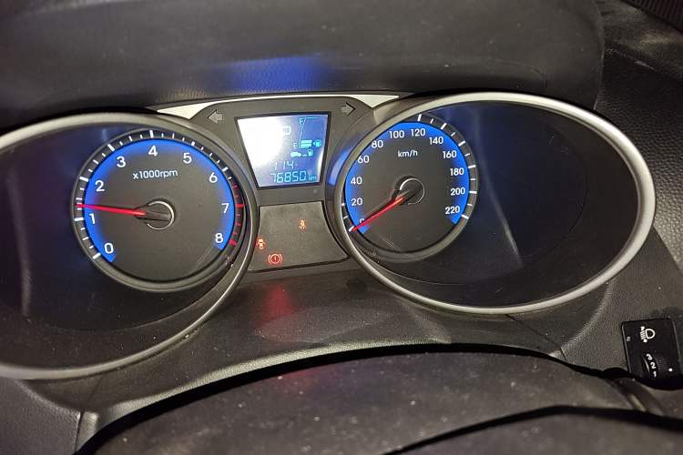 Used Hyundai ix35 2013 2.0L Automatic Two-Wheel Drive Smart GLS China IV Standard Odometer Close Up