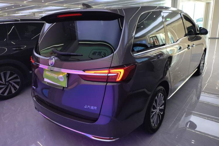 Used Buick GL8 2023 Facelifted Land Cruiser Executive Luxury Version
