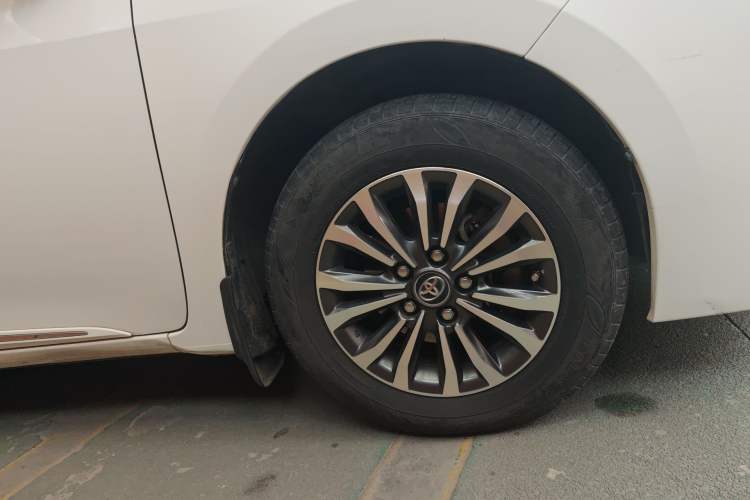 Used Toyota Corolla 2017 Revised Version 1.2T S-CVT GL-i Right Front Wheel Hub