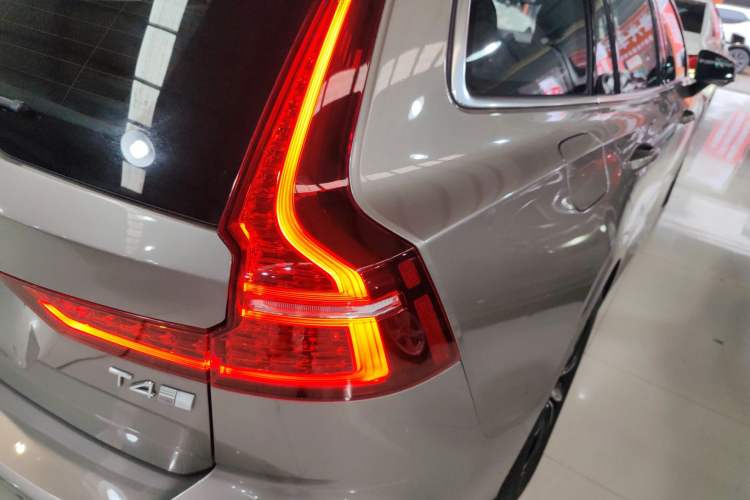 Used Volvo V60 2020 T4 Zhiyi Luxury Edition
