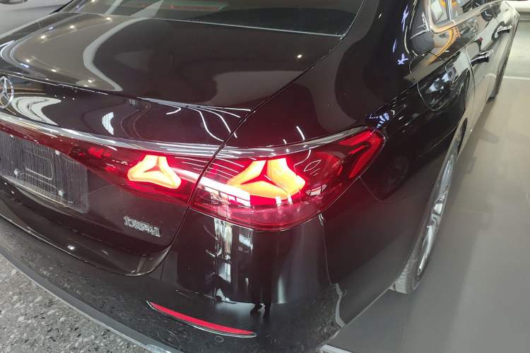 Used Mercedes-Benz E-Class 2024 Refresh E 300 L Stylish Edition Exterior 3