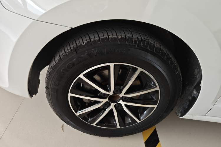 Used Volkswagen Jetta 2015 Zhuihui Edition 1.4L Manual Fashion Model Left Front Wheel Hub