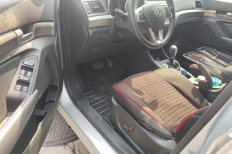 Used BAIC Senova X65 2015 2.0T Automatic Elite Model
