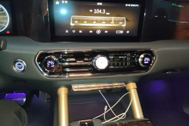 Used Hongqi LS7 2022 4.0T Prestige Flagship Edition 4 Seats Audio And AC Panel