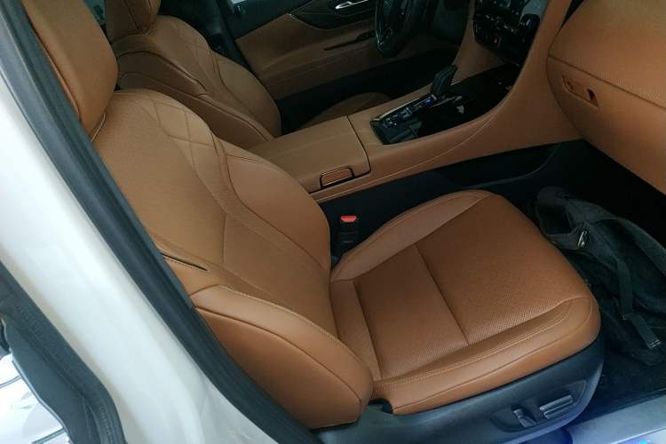 Used Toyota Vellfire 2024 Crown Dual-Engine 2.5L Supreme Executive Edition