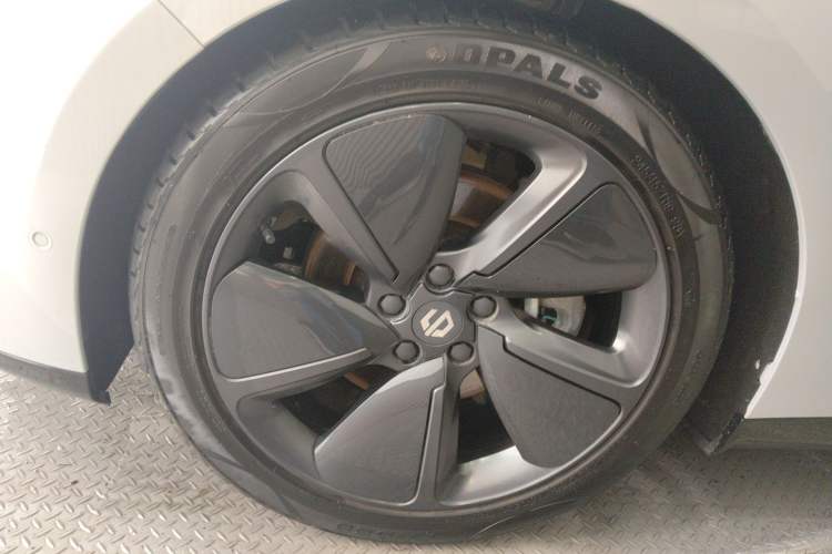 Used Leapmotor C01 2022 Rear-Drive Long-Range Version Left Front Wheel Hub