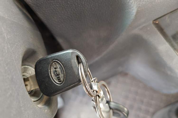 Used Jinbei Hiace X30 CNG 2023 1.5L Natural Gas Super-Enjoyment Van 2/5 Seats No Air Conditioning SWCC15M Vehicle Key