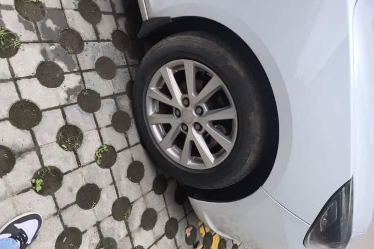 Used Chevrolet Malibu 2014 2.0L Automatic Luxury Edition Right Front Wheel Hub