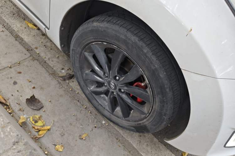 Used Hyundai Elantra (5th Generation / Langdong) 2015 1.6L Manual Leading Model Right Front Wheel Hub