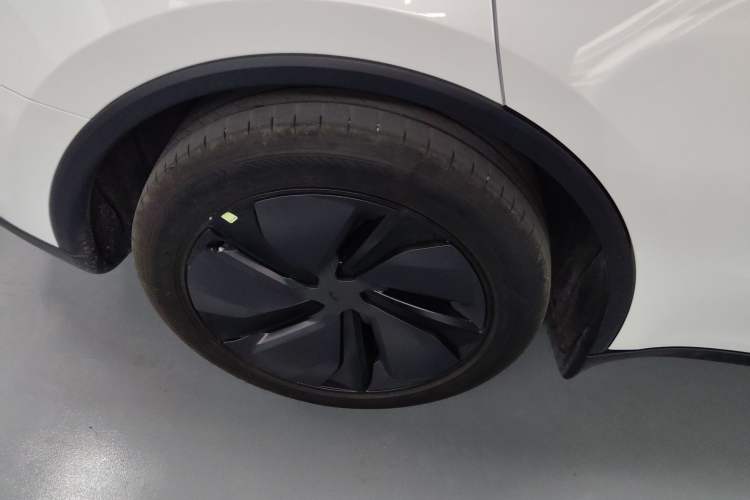 Used Tesla Model Y 2025 Rear-Wheel-Drive Version