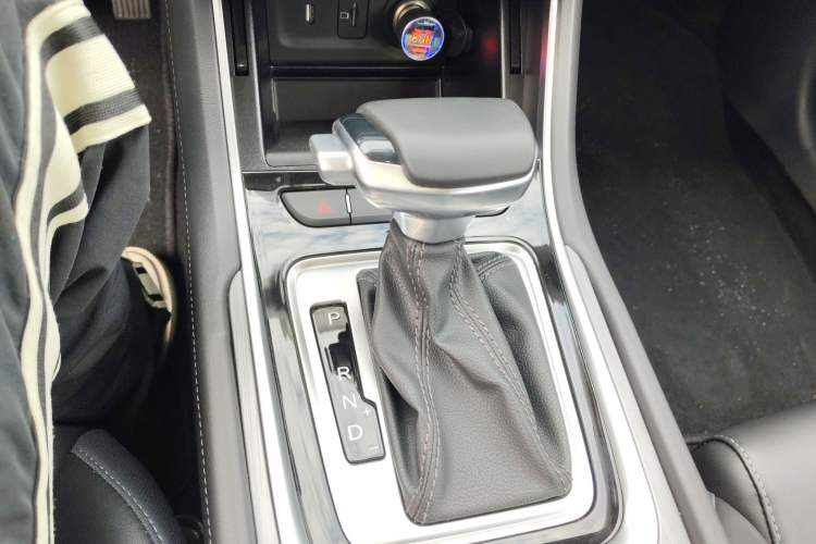 Used CHANGAN Ruicheng CC 2022 Blue Whale Edition 1.5T DCT Luxury Model Gear Lever