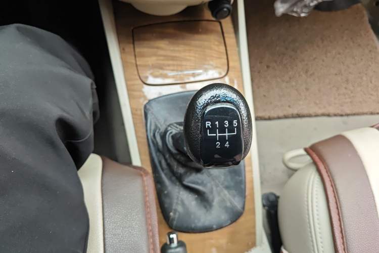 Used Buick Excelle 2015 1.5L Manual Classic Trim
