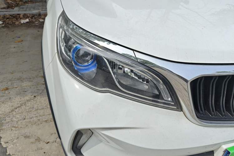 Used Geely Auto Vision X3 2021 PRO 1.5L Manual Elite Model Right Front Headlight