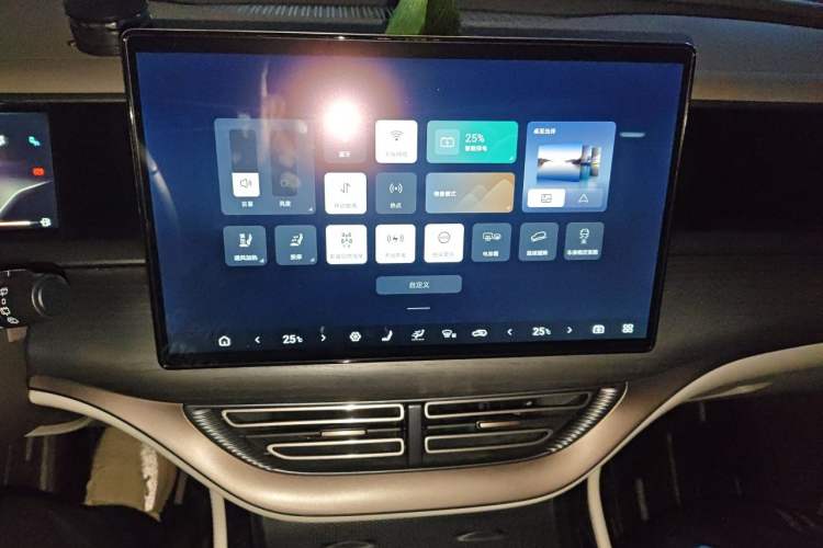 Used Denza D9 2022 DM-i 970 Four-Wheel Drive Flagship Model Audio And AC Panel