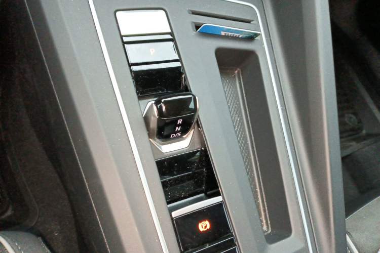 Used Volkswagen Golf 2024 280TSI DSG R-Line 50th Anniversary Edition Gear Lever