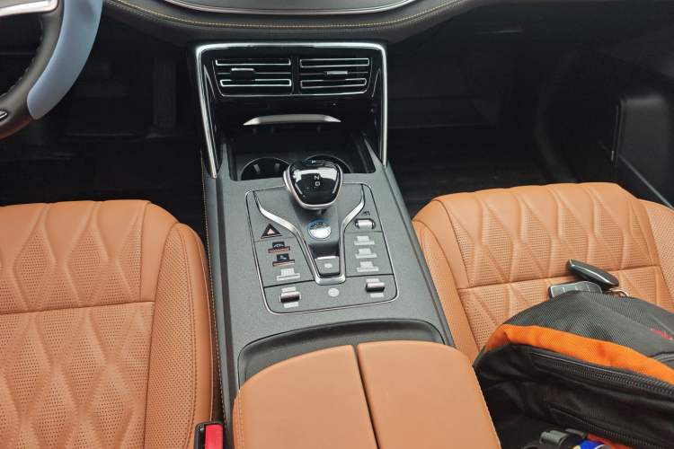 Used BYD Tang New Energy 2023 DM-i Champion Edition 112KM Prestige Model Gear Lever