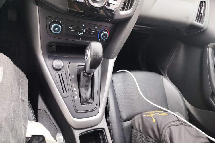 Used Ford Focus 2017 Hatchback 1.6L Automatic Comfort Plus SmartDrive Edition Gear Lever