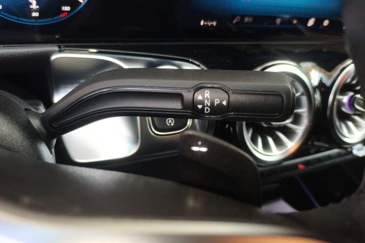Used Mercedes-Benz GLB 2023 GLB 220 Sport Edition Gear Lever