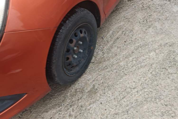 Used Chery Fengyun 2 2013 Hatchback 1.5L Manual Ruiyi Edition Left Front Wheel Hub