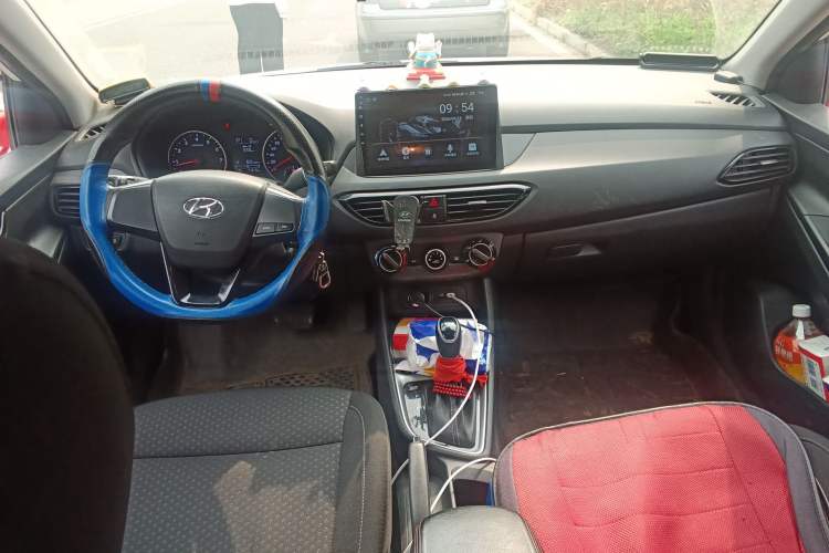 Used Hyundai Celesta 2020 1.6L Automatic GL Enjoyable Edition Center Console