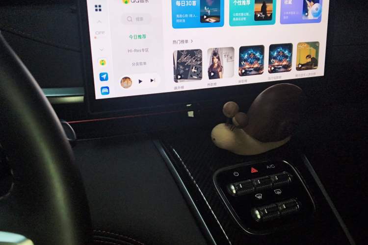 Used ORA Lightning Cat 2024 Dark Night Edition 555km Prestige Version Audio And AC Panel