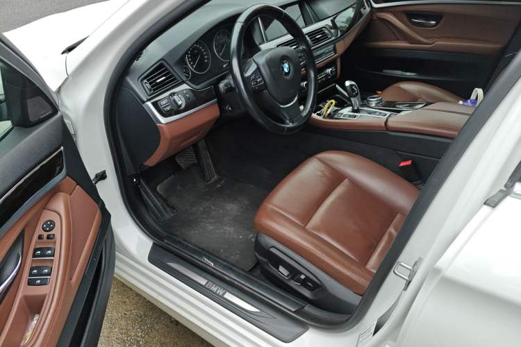 Used BMW 5 Series 2014 528Li Leading Model
