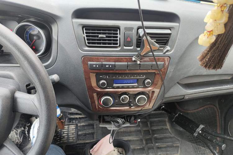 Used CHANGAN KAICHENG Ruixing M60 2019 1.5L Standard Version China VI Van with 5 Seats DAM15KR
