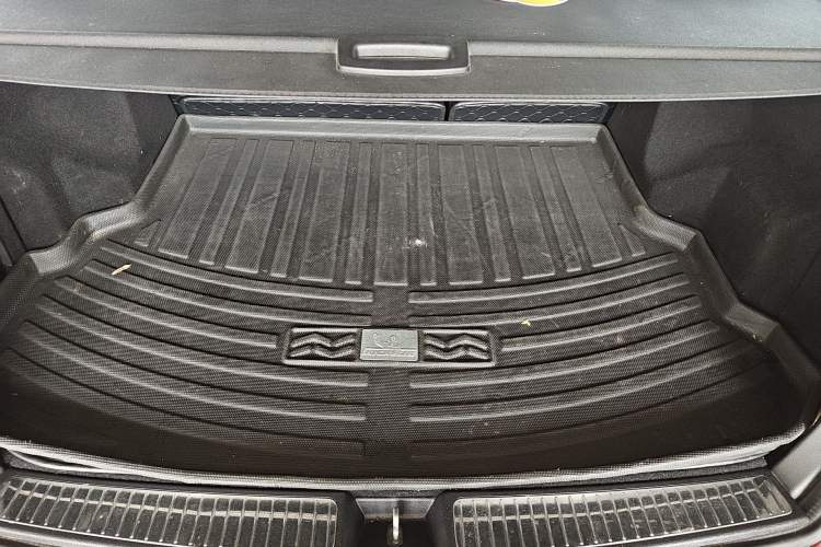 Used Mercedes-Benz GLK-Class 2011 GLK 300 4MATIC Luxury Model Trunk