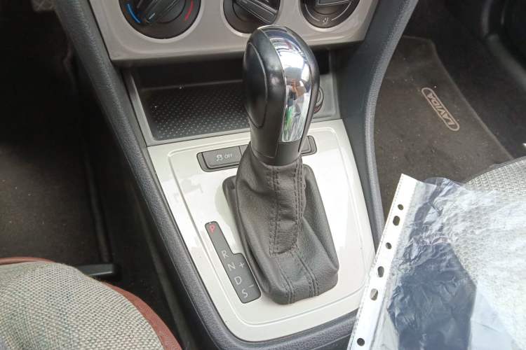 Used Volkswagen Gran Lavida 2013 1.6L Automatic Fashion Model