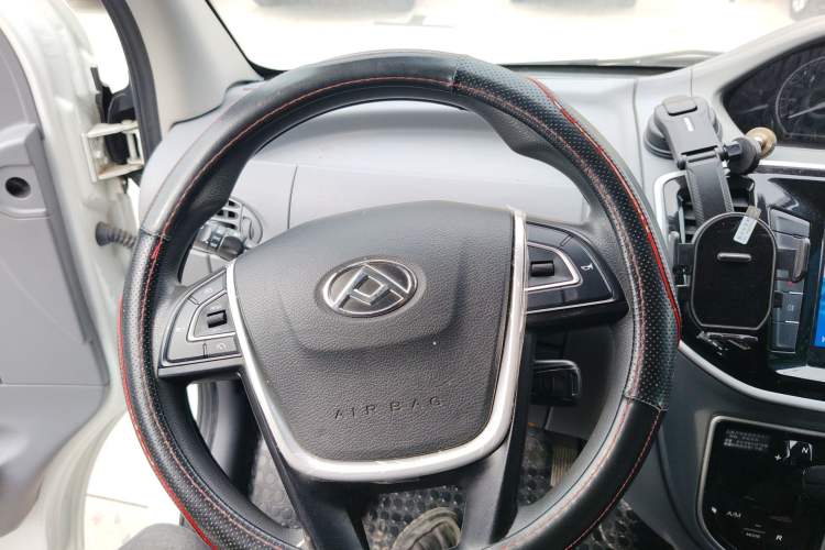 Used SAIC MAXUS Xintu V80 2023 2.0T AMT Classic Aoyuntong Short Wheelbase Ultra-Low Roof 5/6-Seater
