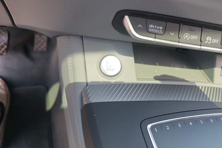 Used Audi Q5L 2018 45 TFSI Prestige Fashion Edition China V Emission Standard Vehicle Key