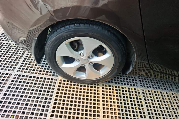 Used Kia Carens 2013 2.0L 7-Seater Automatic Standard Version China IV Standard Right Rear Wheel Hub