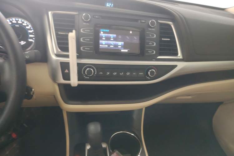 Used Toyota Highlander 2018 2.0T Two-Wheel Drive Elite Version 5 Seats China VI Standard
