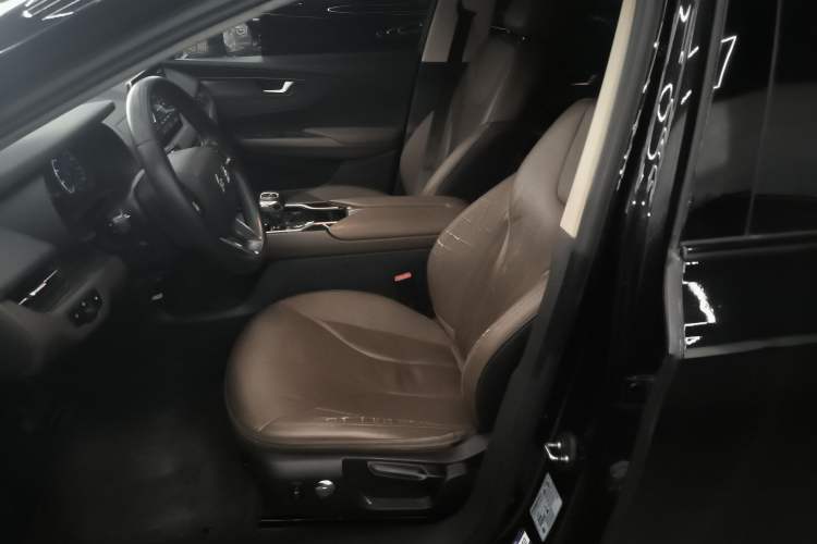 Used Hongqi E-QM5 2021 Charging T3 Version 4 Seats
