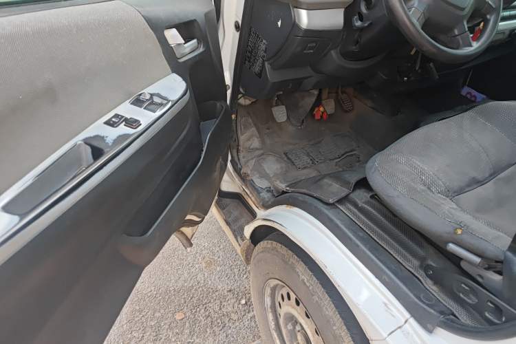 Used Foton Scenic G7 2017 2.0L Long-Wheelbase Commercial Van High Roof 2 Seats 4Q20M
