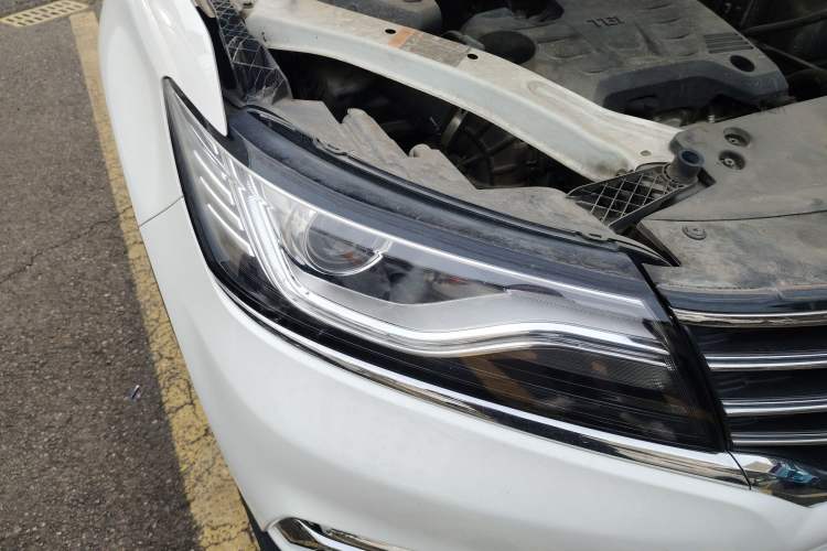 Used Roewe RX5 2016 20T Two-Wheel Drive Automatic Internet Smart Edition
