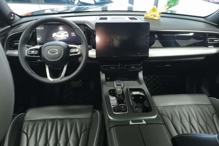 Used GAC Trumpchi GS8 2022 Linghang Series 2.0 TGDI Two-Wheel-Drive Luxury Smart Connectivity Version (7 Seats) Center Console
