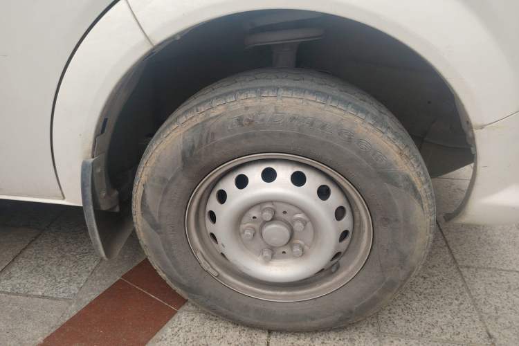 Used Dongfeng Yufeng 2021 2.3T Power King Front-Drive Logistics Van Long Wheelbase High Roof 6-9 Seats China VI Standard M9T Right Front Wheel Hub