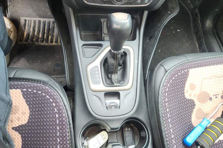 Used Jeep Cherokee 2016 2.4L Leading Smart Version Gear Lever