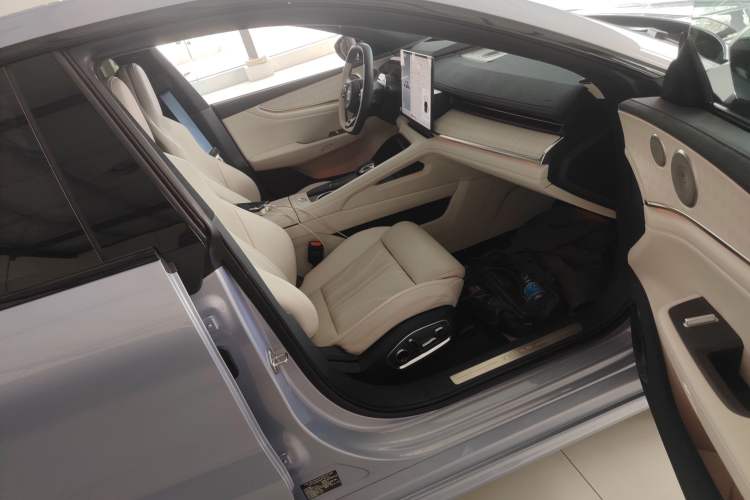 Used Zeekr 001 2026 95° All-Wheel-Drive Max Edition Right Front Seat